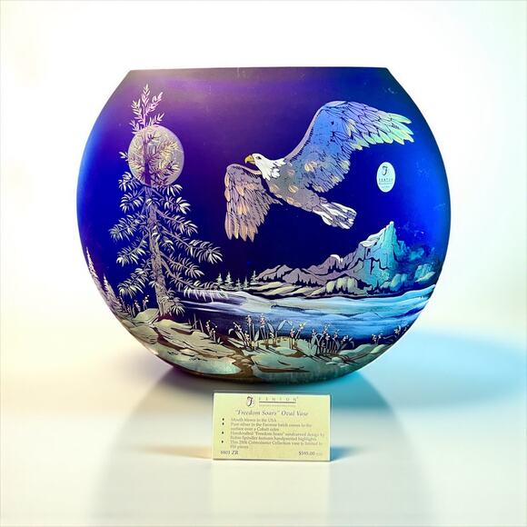 Fenton Favrene Freedom Soars Vase-Connoisseur-Robin Spindler-Eagle Scene-Cobalt - Picture 7 of 10